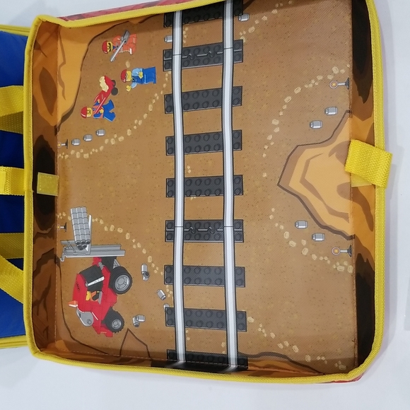 LEGO City Zip Bin - Storage / Toy Box and Play Mat - Picture 5 of 7